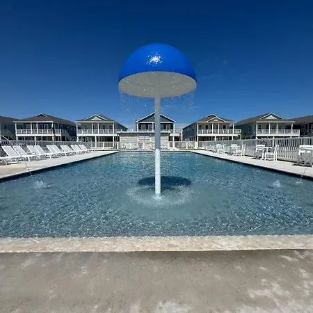 New Sunny Villa-1 Block From Beach
